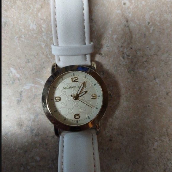 Watch - Picture 3 of 4